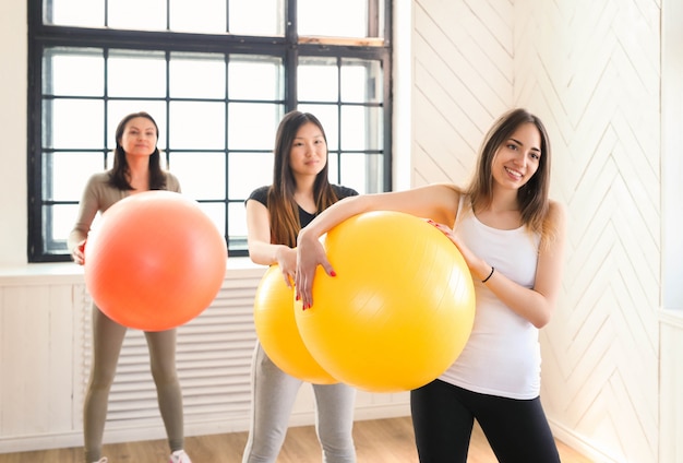 Esporte indoor, fitness no ginásio, fitness no ginásio