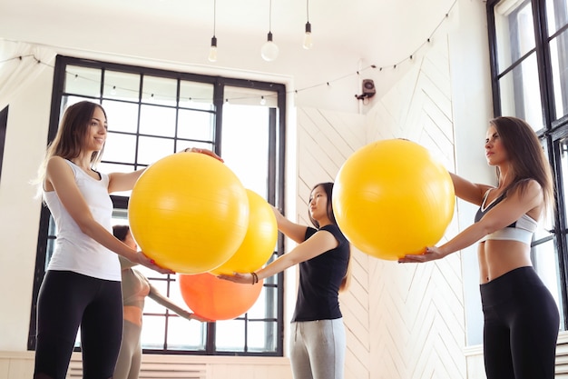 Esporte indoor, fitness no ginásio