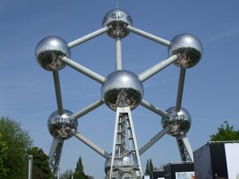 Foto grátis estátua futurista do atomium em bruxelas, bélgica