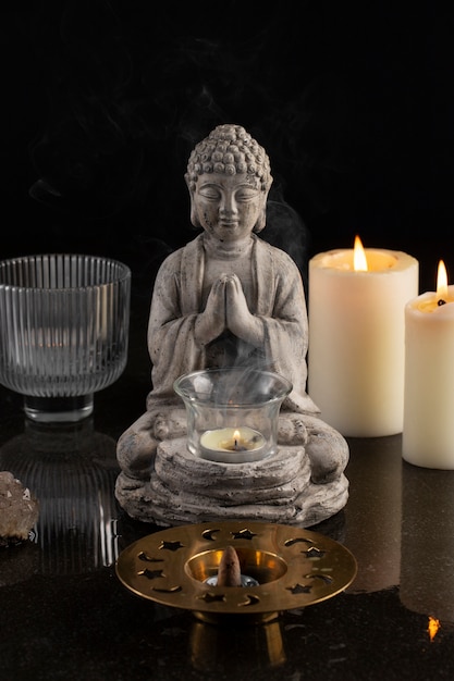 Foto grátis estatueta representando buda para tranquilidade e meditação