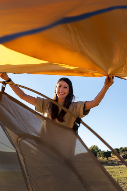 Foto grátis estilo de vida das pessoas que vivem no camping