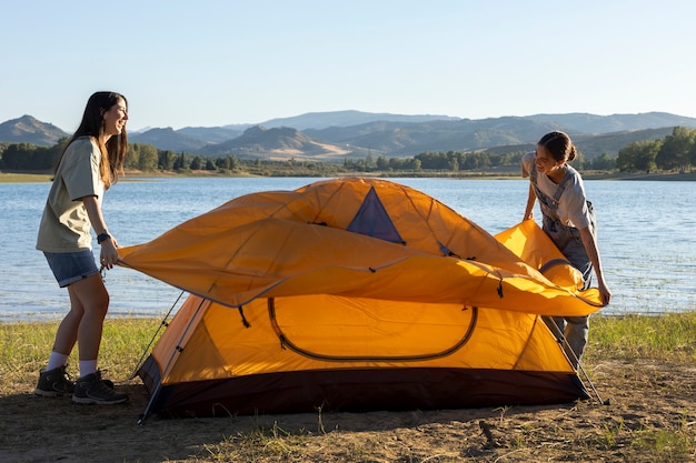 Foto grátis estilo de vida das pessoas que vivem no camping