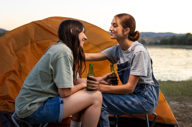 Foto grátis estilo de vida das pessoas que vivem no camping