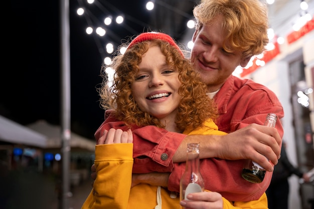 Estilo de vida de casal namoro à noite