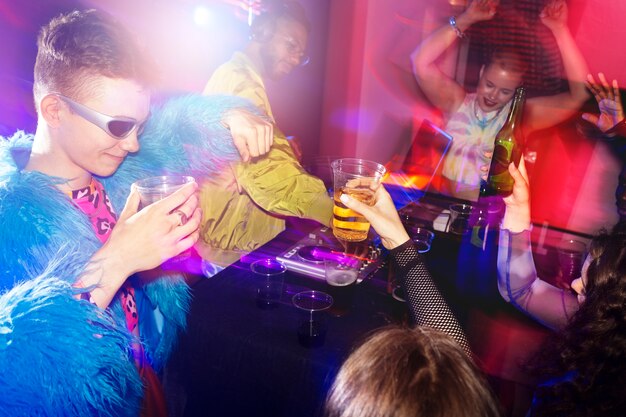 Estilo de vida de festa techno