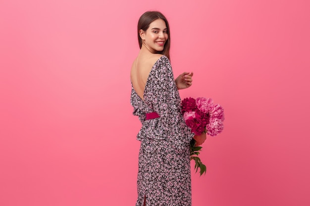 Estilo feminino em fundo rosa