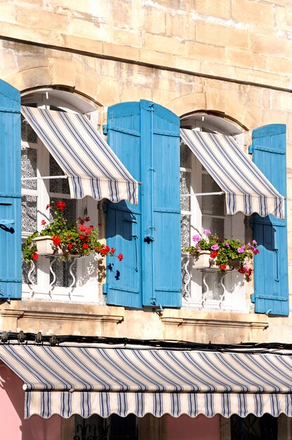 estilo provençal da janela francesa no sul da França