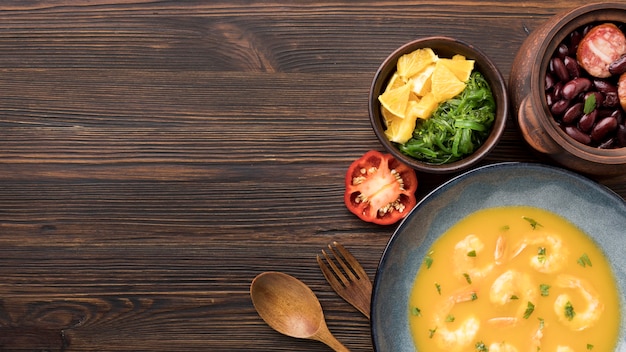 Estrutura plana de comida com cópia-espaço