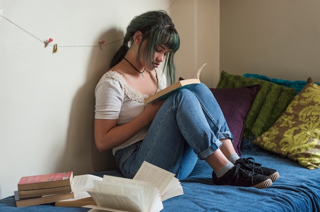 Estudante fazendo sua lição de casa