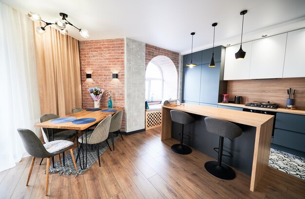 Estúdio de cozinha bonita interior moderno