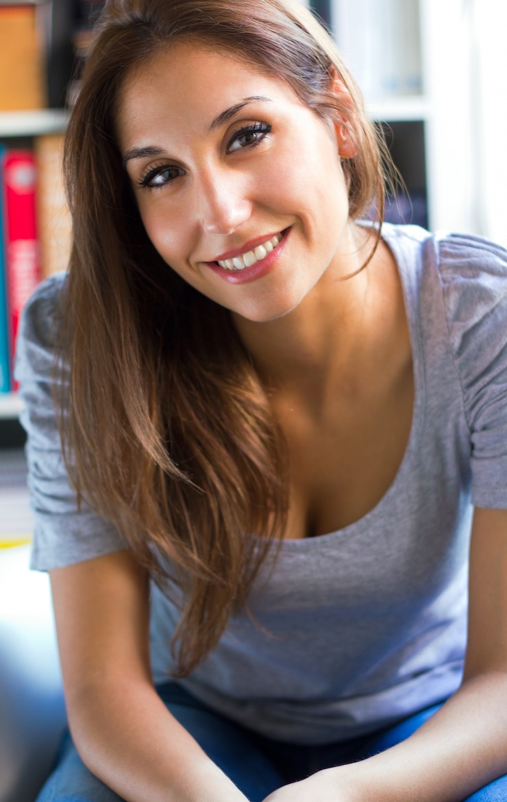 Foto grátis estúdio, retrato, bonito, jovem, mulher, posar