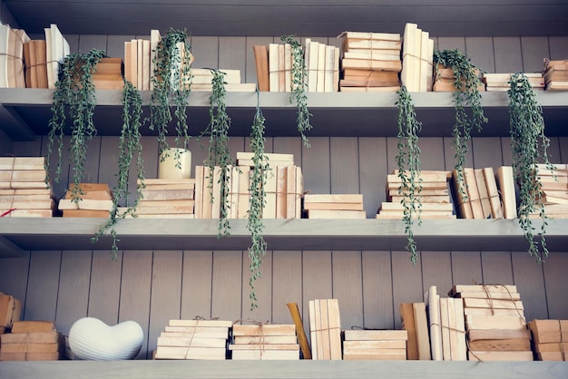 Foto grátis estudo de conhecimento de educação de livros de estante