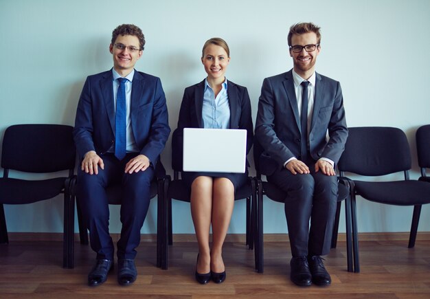 executivos, sorrindo sentado