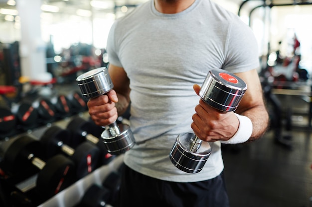 Foto grátis exercício com halteres