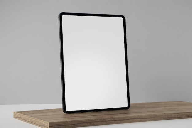 Exibição mínima do tablet na placa de madeira
