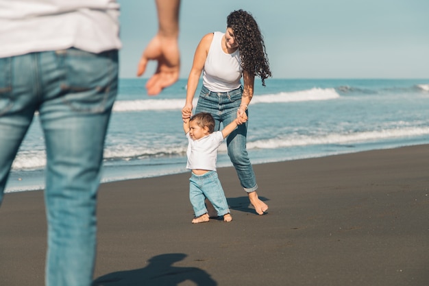 Foto grátis família, andar praia, em, verão