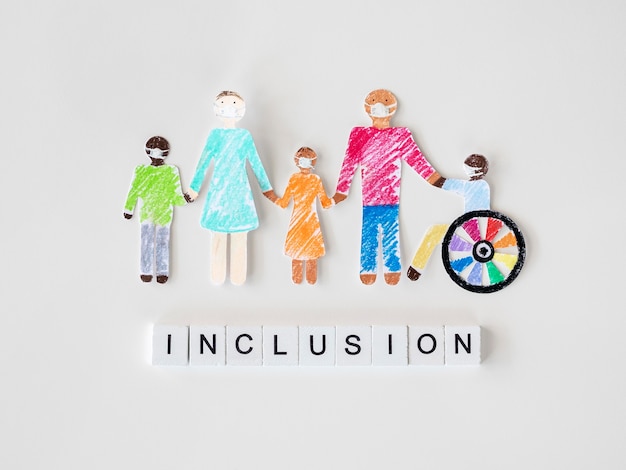 Família com deficiência em conceito de inclusão de papel recortado Foto gratuita