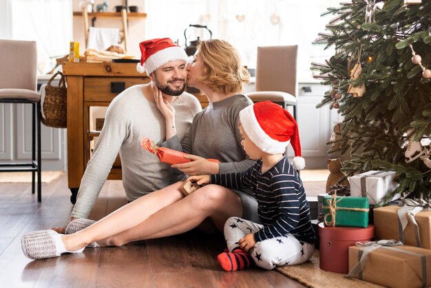 Família comemorando o natal juntos