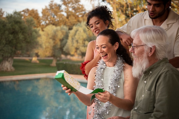 Família comemorando o natal no hemisfério sul