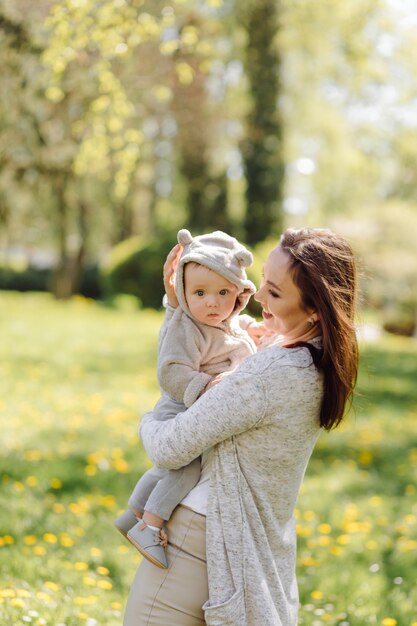 Família curtindo um passeio no parque