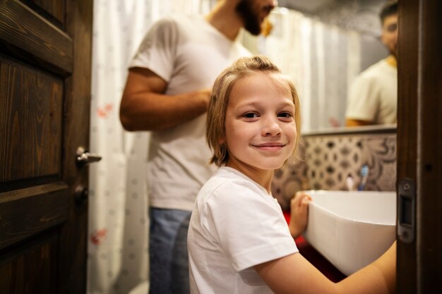 Família feliz aproveitando o tempo juntos