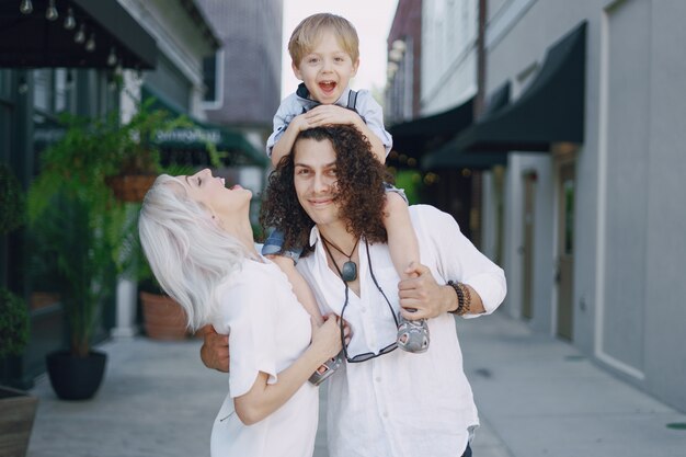 Família jovem bonita