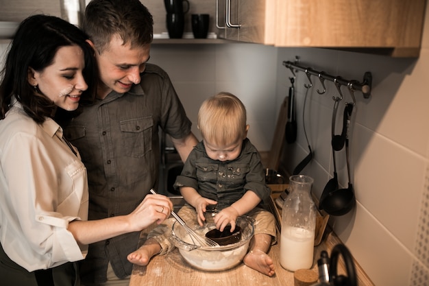 Família na cozinha