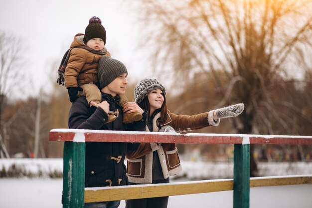 Família no inverno fora