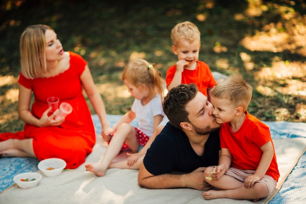 Foto grátis família, passar tempo, junto