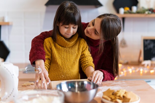 Família passar tempo juntos e cozinhar