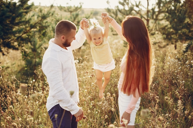 Família se divertir em um parque