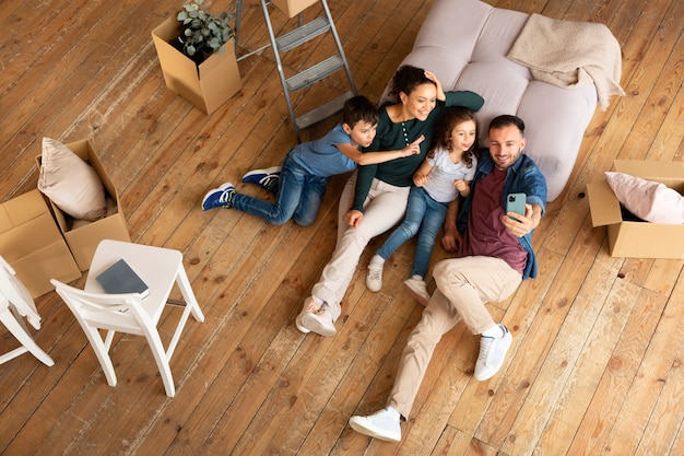 Família se mudando para uma nova casa