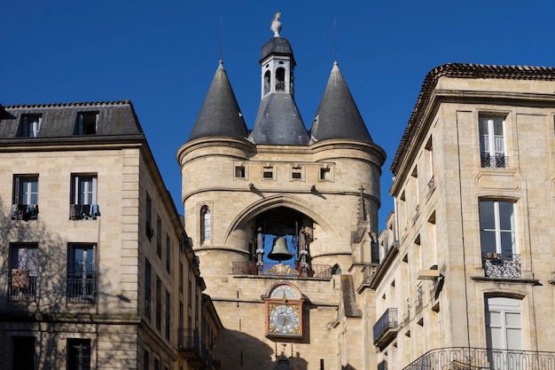 Famosa torre de sino na cidade de Bordeaux na França Europa