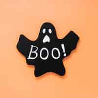 Foto grátis fantasma de papel preto com boo! inscrição