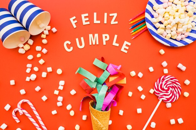 Fantastic aniversário composição com marshmallows e streamer