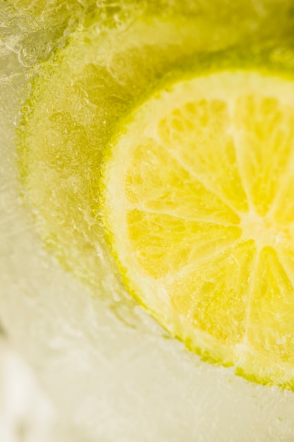 Foto grátis fatia de limão congelada