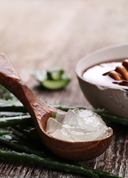 Fatias de aloe vera para cuidados com a pele