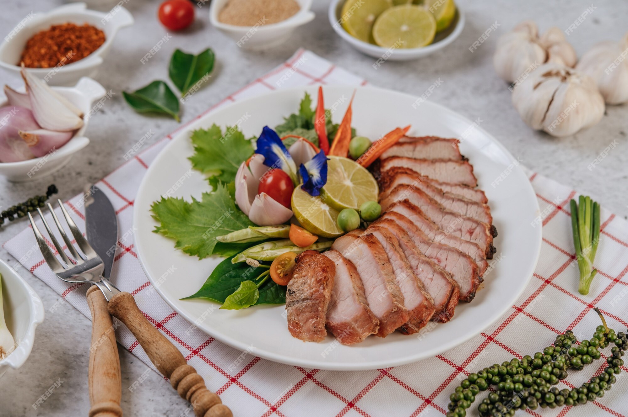 Fígado De Carne De Porco Frita Na Folha De Bananeira Imagem de Stock -  Imagem de colesterol, oleoso: 159448785