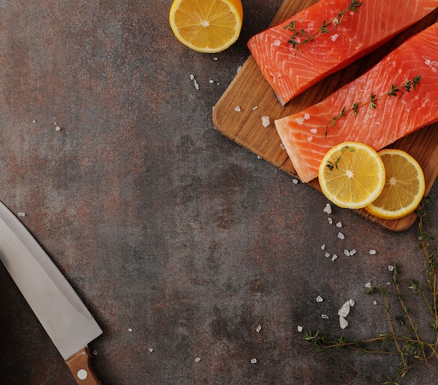 Foto grátis fatias de salmão, comida saudável
