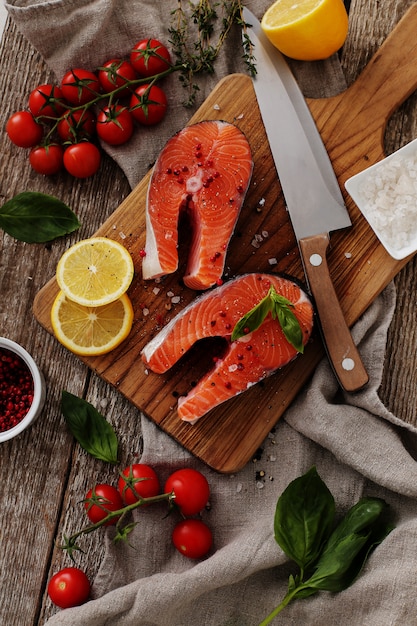 Fatias de salmão, comida saudável