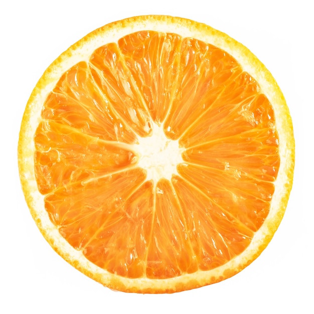 Fatie a fruta cítrica laranja madura isolada no branco.