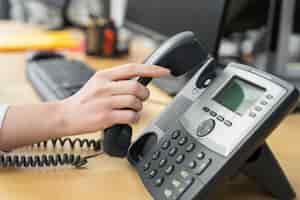 Foto grátis fechar a pessoa que trabalha no call center