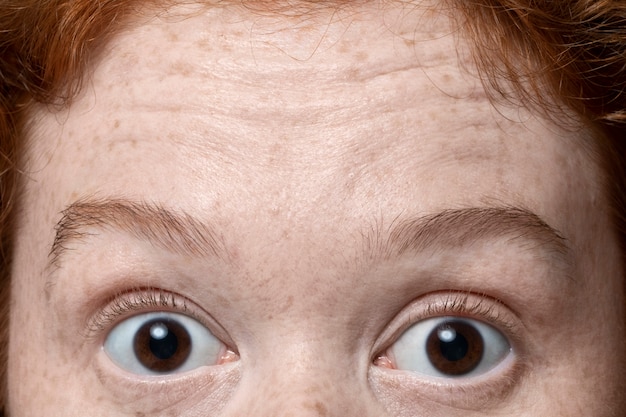 Foto grátis fechar a textura dos poros do rosto