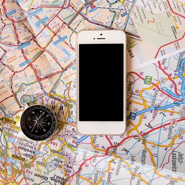 Foto grátis fechar o fundo do mapa com telefone