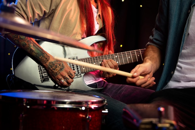 Foto grátis feche a banda no show