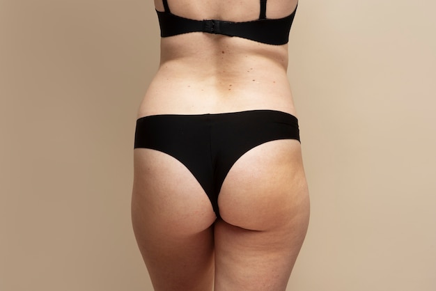 Foto grátis feche a mulher com bela vista traseira do corpo