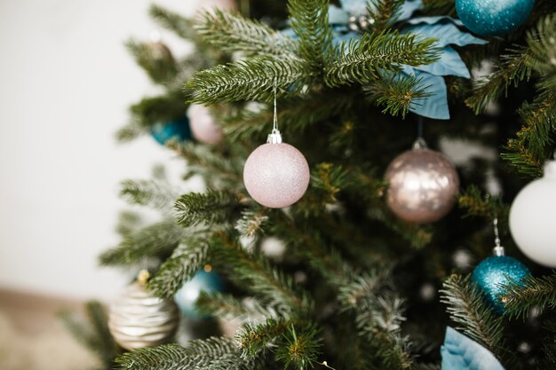 Feche a vista da árvore de Natal