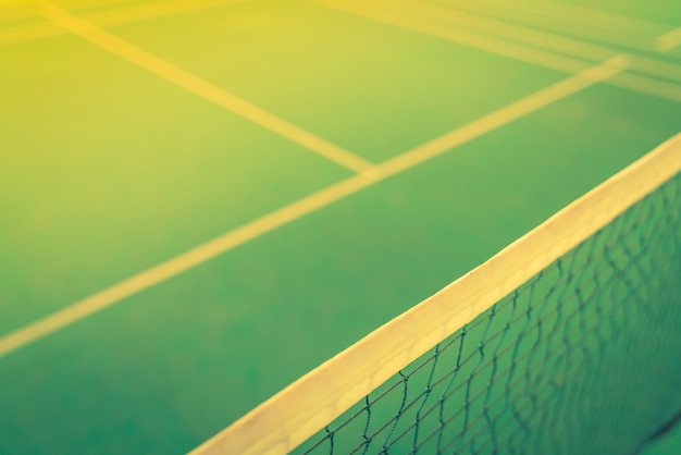 Feche acima da rede no tribunal badminton. (Imagem filtrada processados