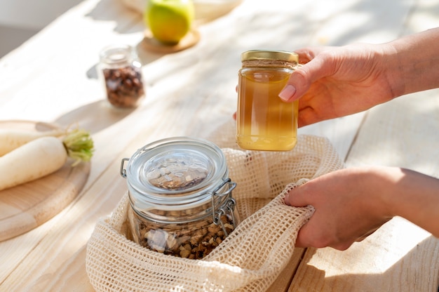 Feche em recipientes de alimentos com zero desperdício