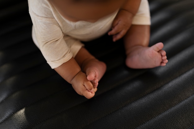 Foto grátis feche o lindo bebê preto